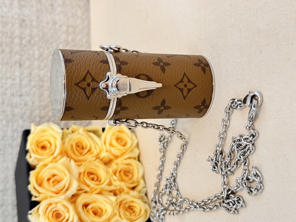 100% Original Louis Vuitton Lipstick case Monogram Reverse Secondhand